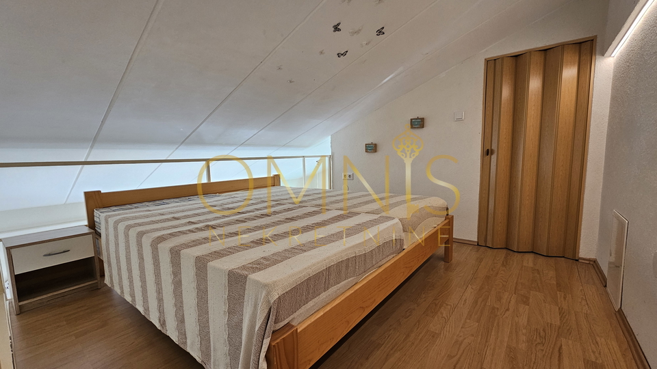 Opatija -garsonjera s galerijom, pogled na more, parking, prodaja!